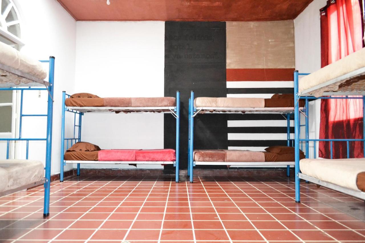 Nostalgic Hostel B&B Guatemala City Exterior photo